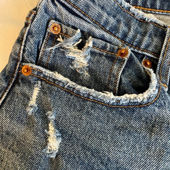 Abercrombie & Fitch High Rise Blue Distressed Mom Short, Curve Love, Sz 27 (4) - Picture 4 of 9
